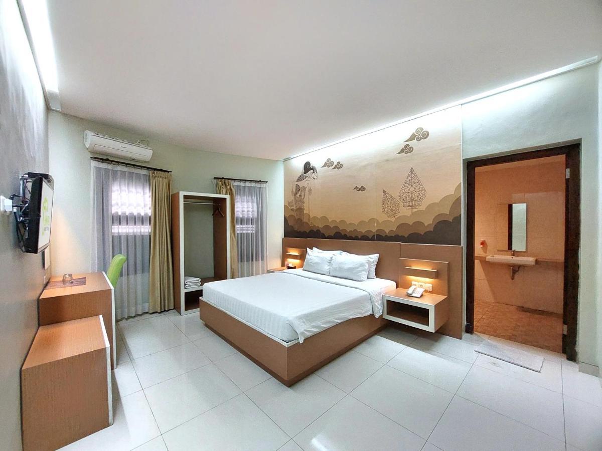 Shinta Guesthouse Malang Exterior foto