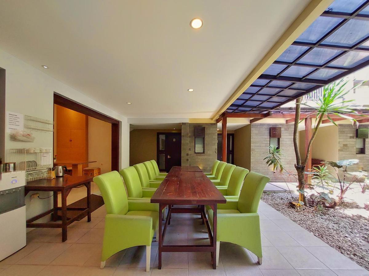 Shinta Guesthouse Malang Exterior foto